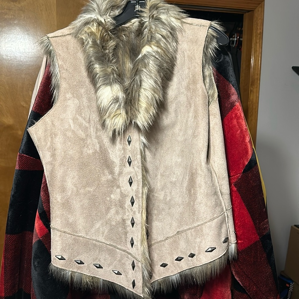 "Montanaco" branded vest